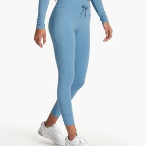Vuori Daily Pocket Leggings, size large